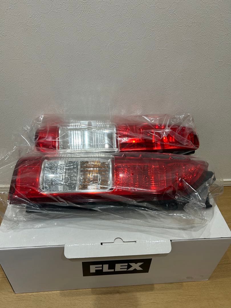 ハイエース　テールランプ　純正　8型　ダークプライム2 テールライト