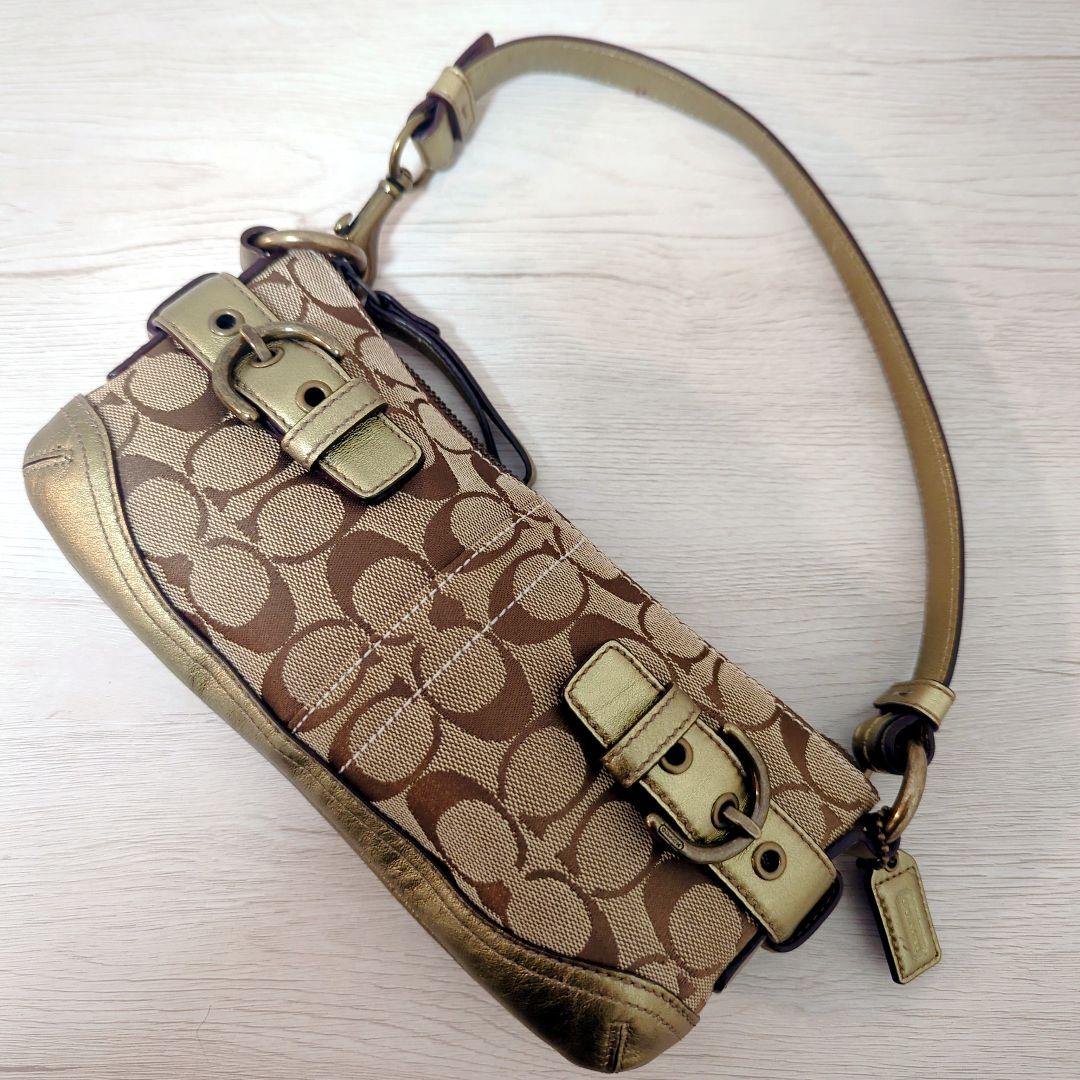 COACH シグネチャー ワンショルダーバッグ ゴールド アクセサリーポーチ