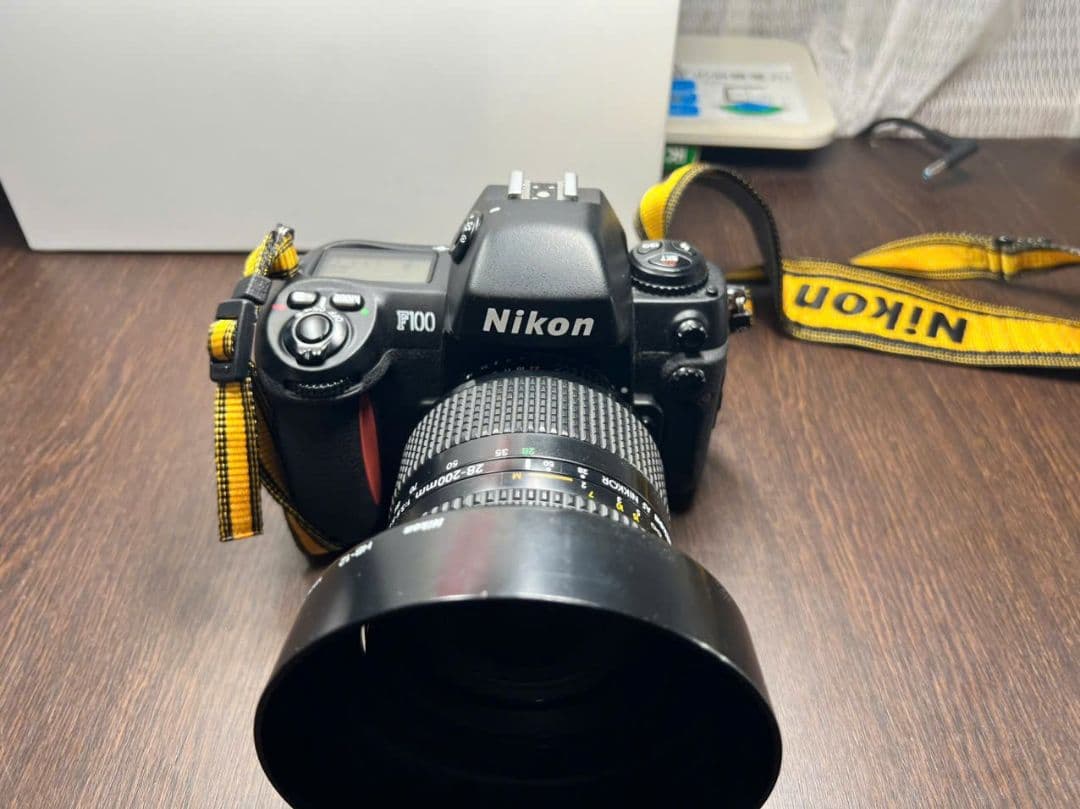 ニコン f100 + レンズ af 28-200 f3.5-5.6