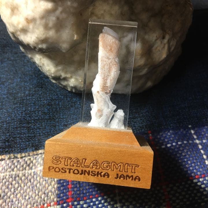 o(^▽^)o遥か昔、6000年(縄文時代)物の石筍(鍾乳石)の芸術品