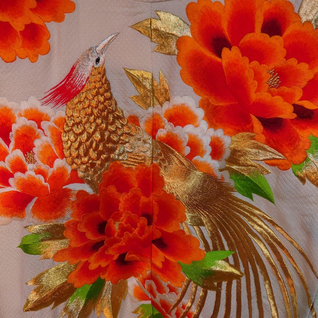 色打掛 白地にオレンジと赤の花柄 金色の鳳凰刺繍
