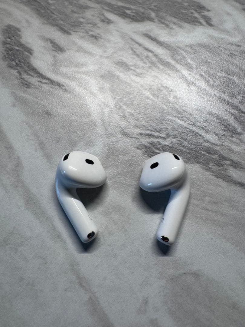 【美品】Apple AirPods4 (第4世代) ノイキャン付