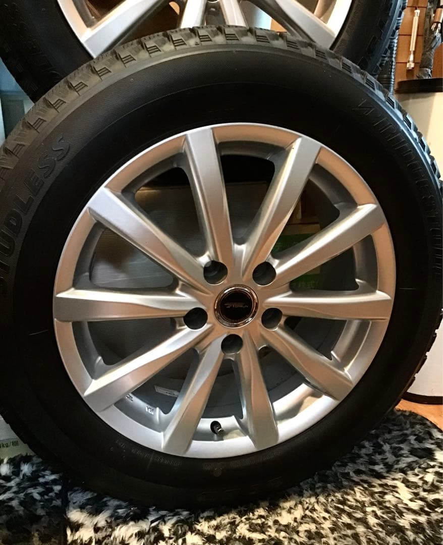 直接引取歓迎スタッドレスタイヤ ホイール付き、215／60r17 5穴114.3