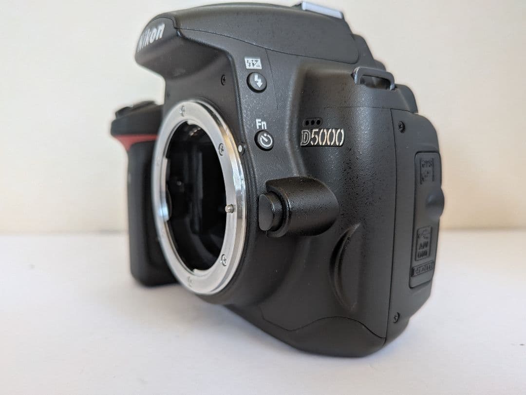 ✨️1129ショット✨️Nikon D5000 デジタル一眼レフカメラ 本体