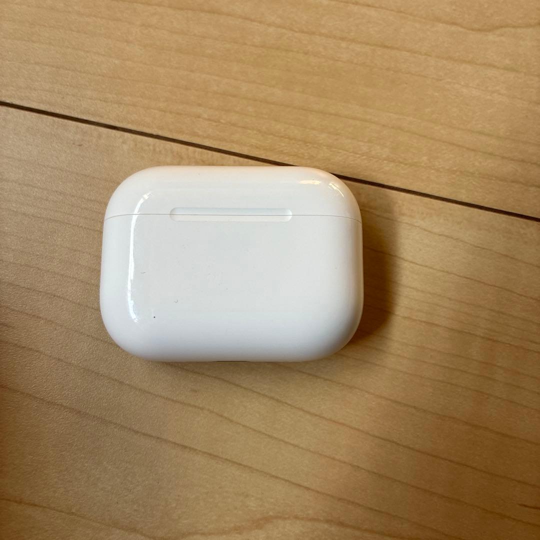 最新型AirPods Pro 3 充電ケース付き