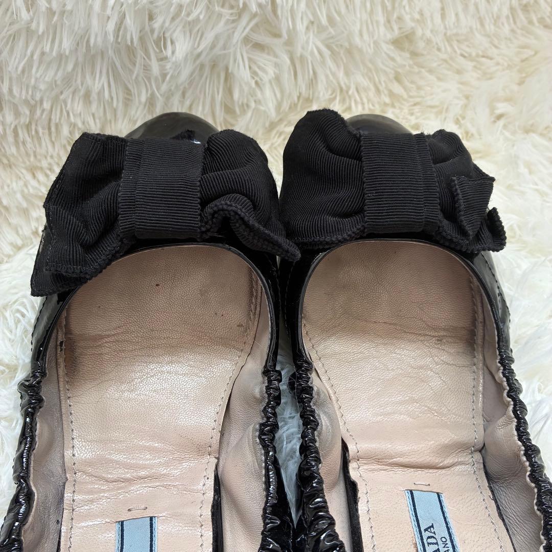 PRADAプラダ　エナメル　リボン　ロゴ　パンプス.