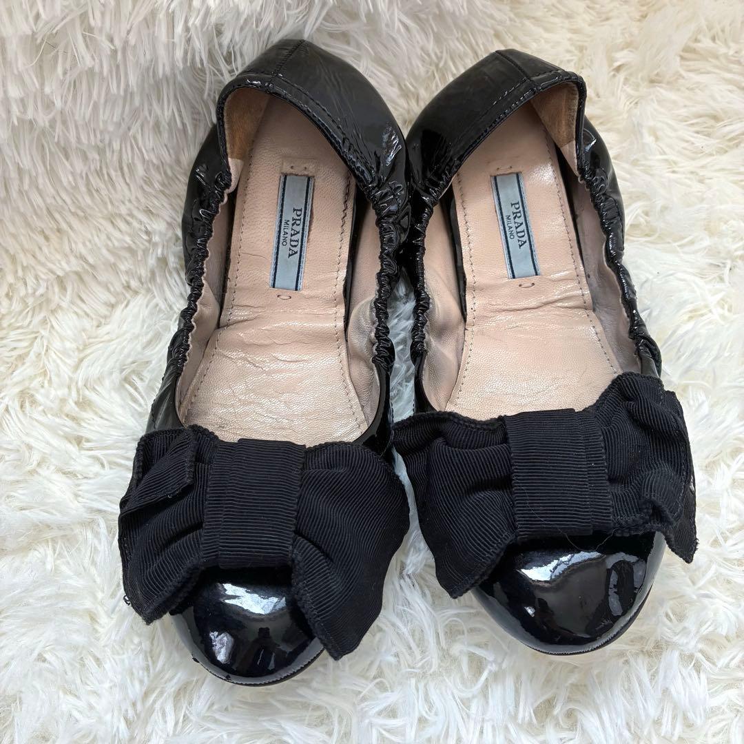PRADAプラダ　エナメル　リボン　ロゴ　パンプス.