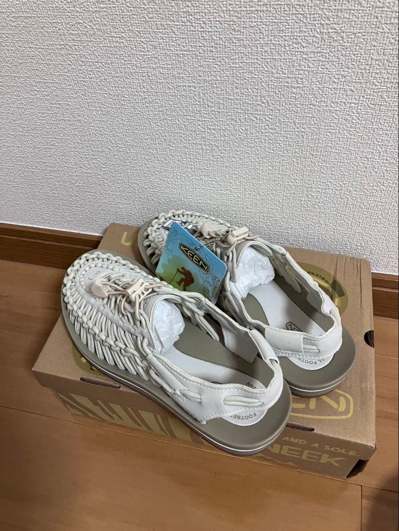 【未使用】KEEN Uneek ホワイト サンダル