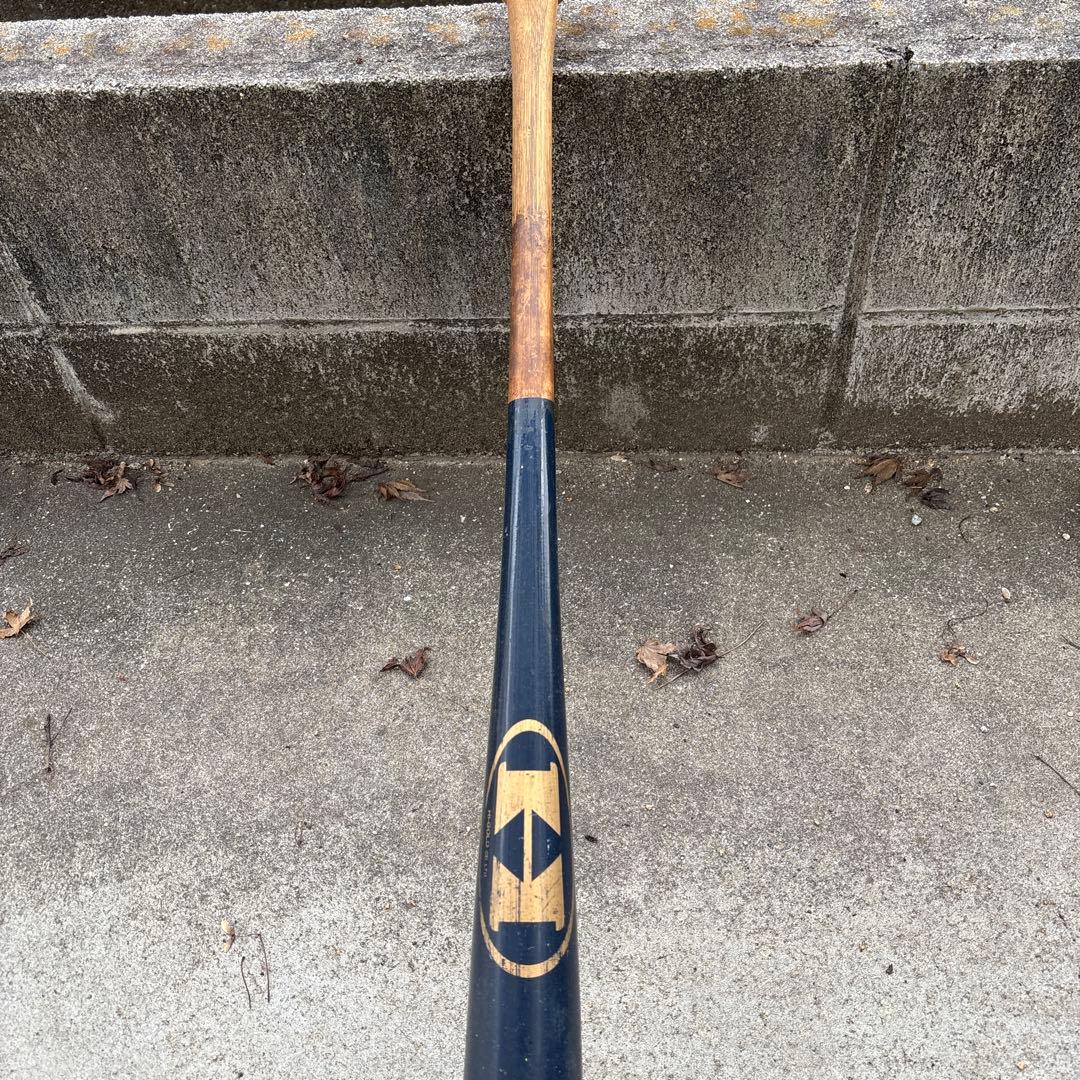 硬式野球バット 黒 木製 ロゴ入り