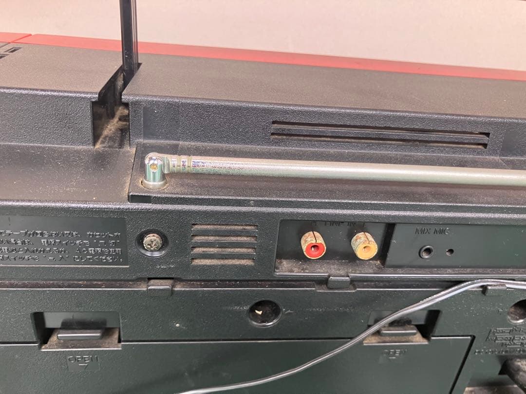[中古]SHARP QT-95 赤色ラジカセ