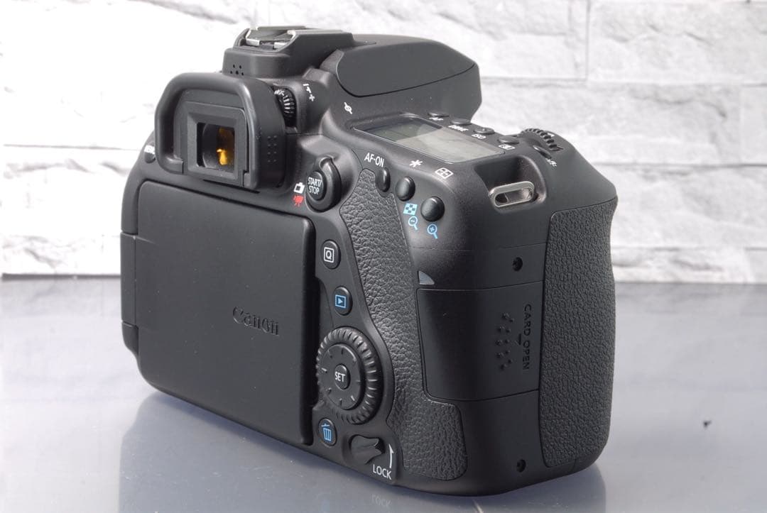 美品 Canon EOS 80D ダブルレンズキット Wi-Fi搭載　スマホ転送