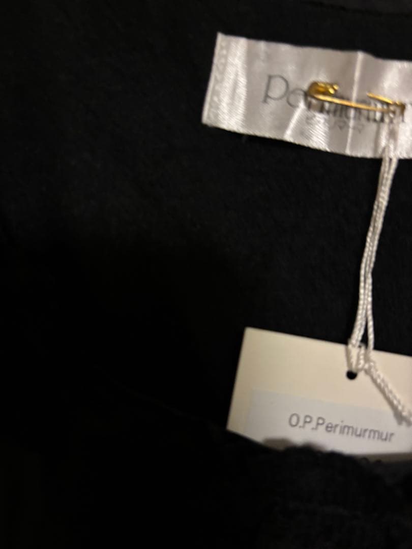 ピアリマーマ　フリル付き黒エプロン