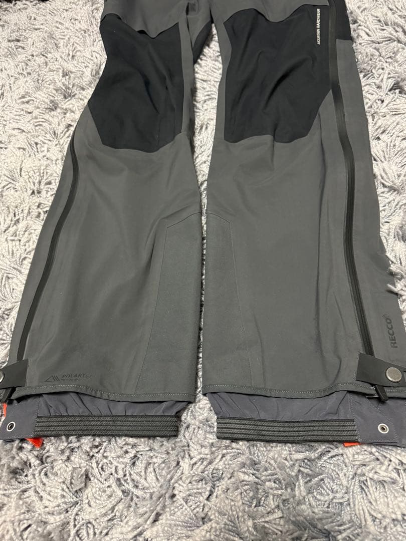 マウンテンハードウェア　スノーパンツ　MOUNTAIN HARDWEAR