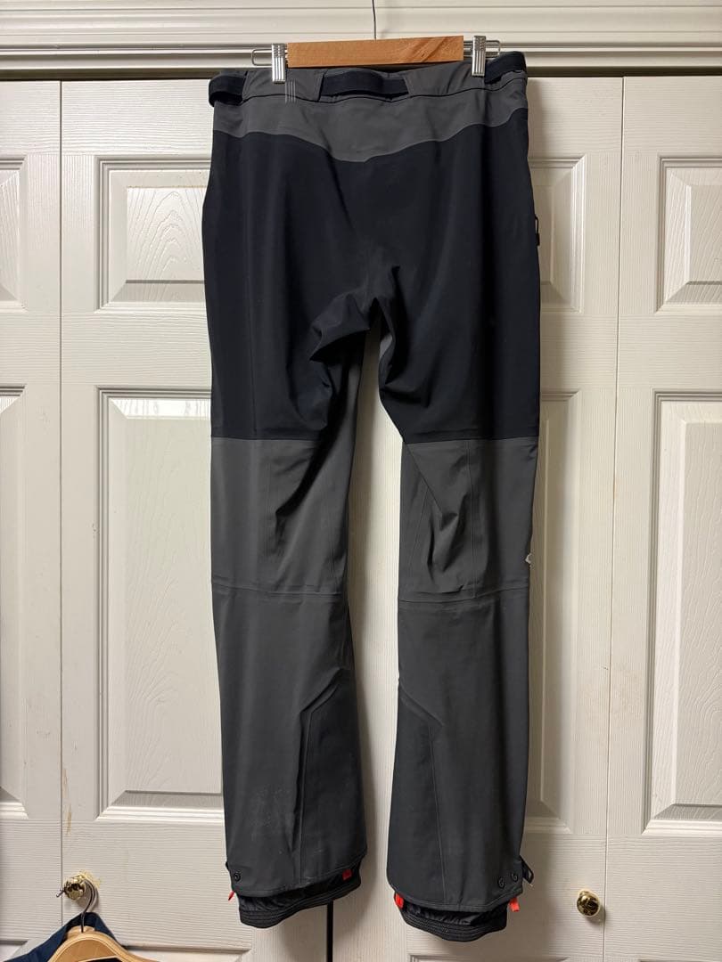 マウンテンハードウェア　スノーパンツ　MOUNTAIN HARDWEAR