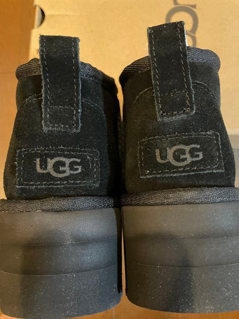UGG ブラック プラットフォームムートンブーツ
