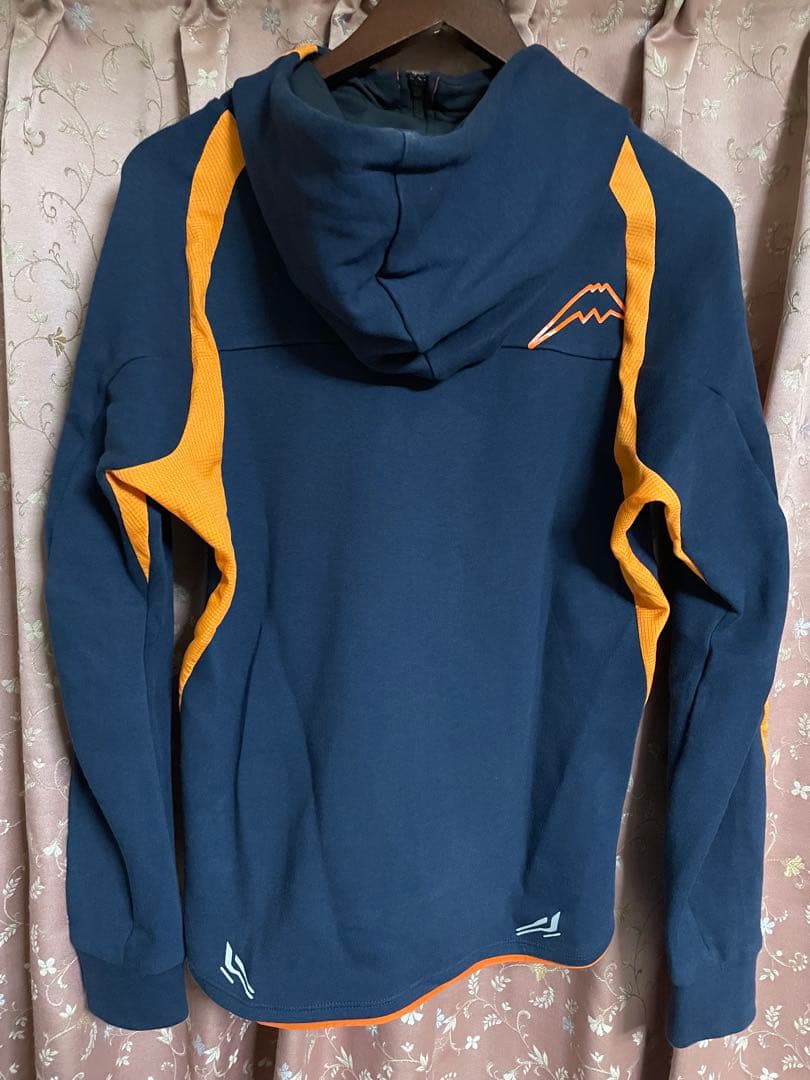 クシタニ　パーカー