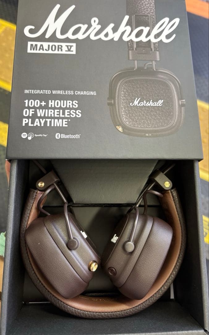 最新作Marshall Major V ワイヤレスヘッドフォン(ブラウン)