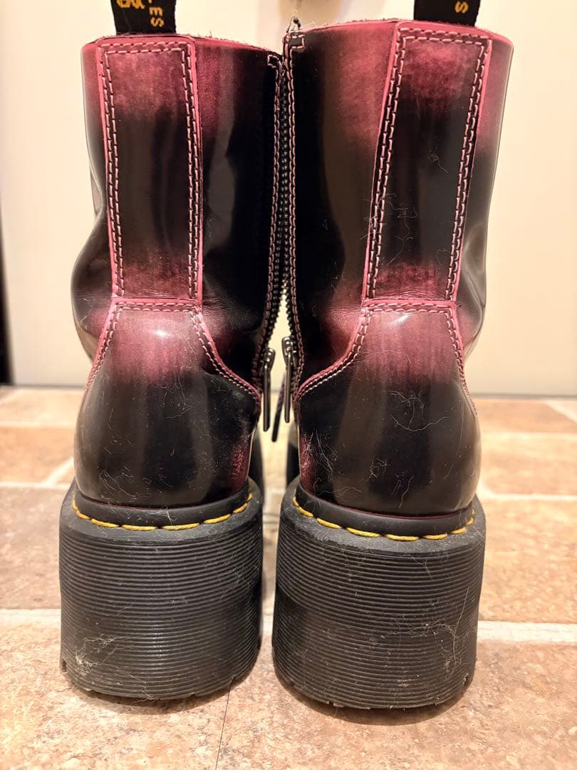 ドクターマーチン Dr.Martens バレンタイン限定ブーツ　ピンク×ブラック