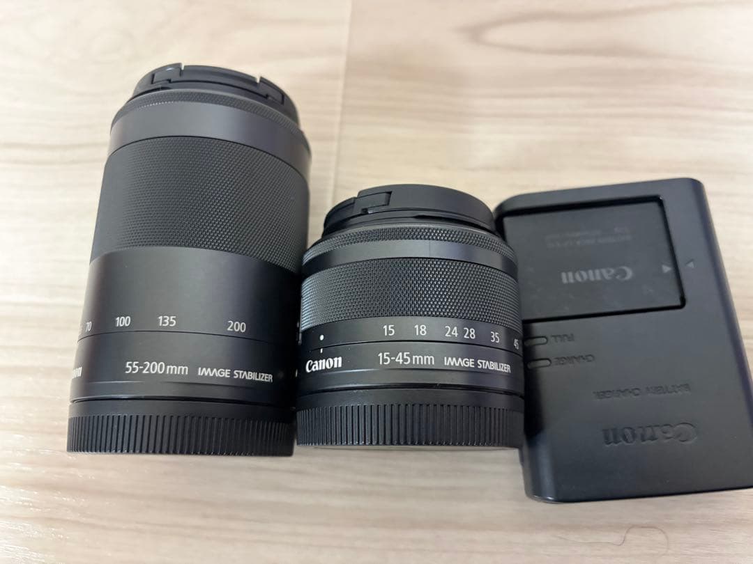 Canon EOS Kiss M ダブルズームキット ミラーレス