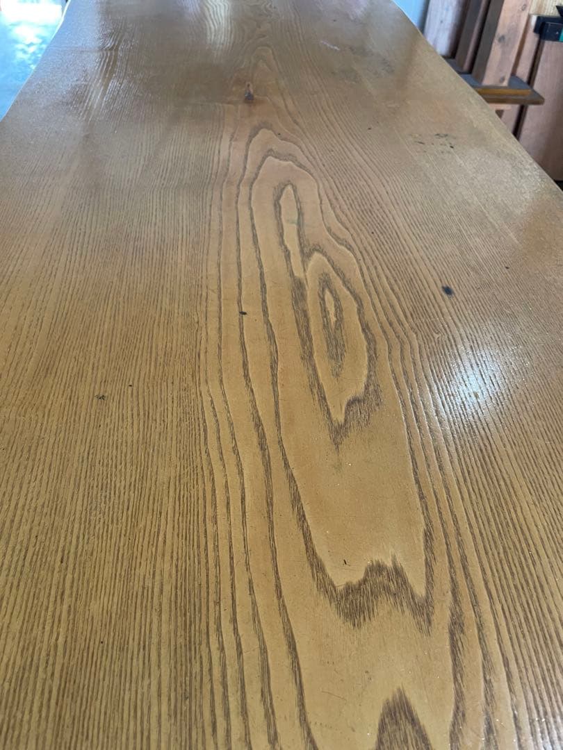 一枚板、木の種類はシオジです。