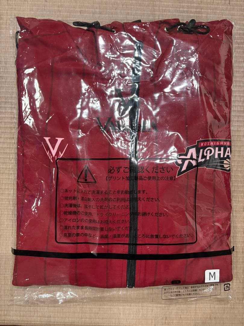 越谷アルファーズ2024-25シーズン スウェットパーカーとウィンドブレーカー