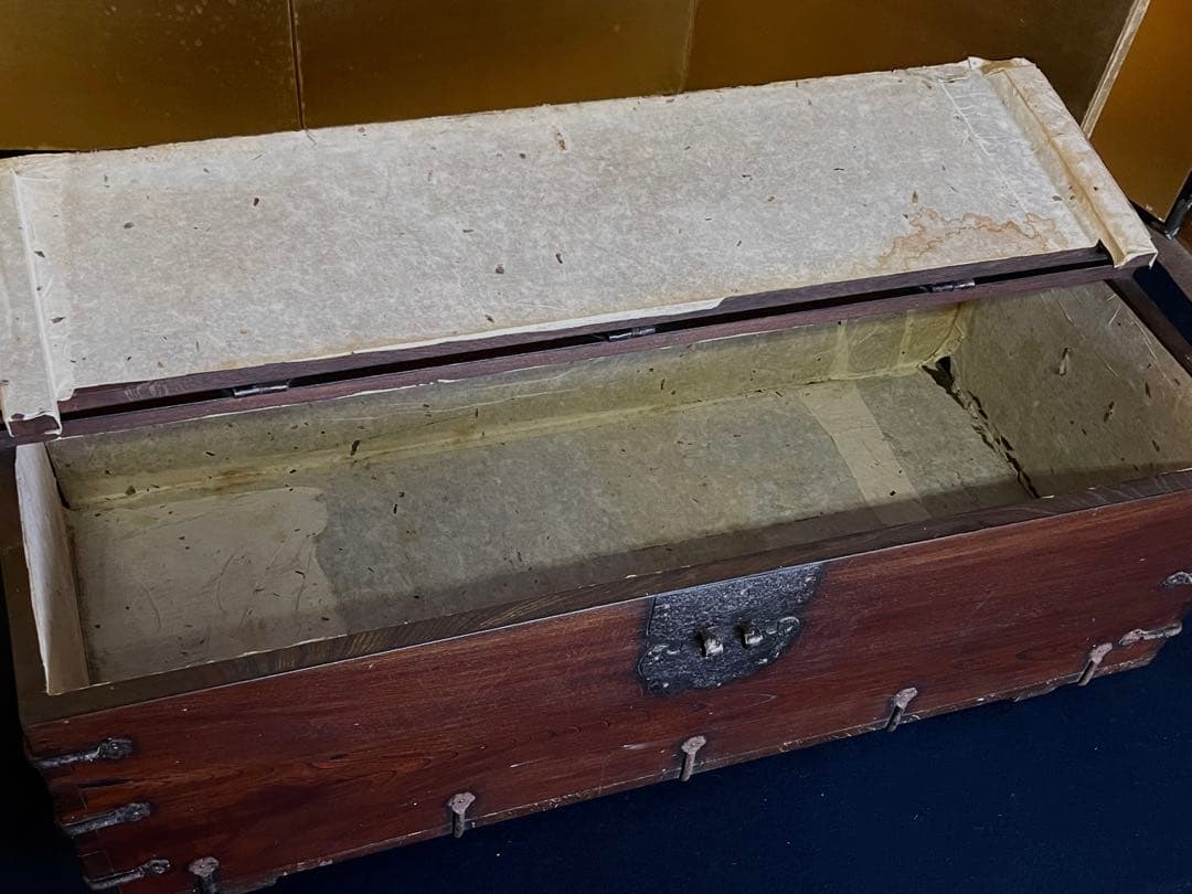 「母」 李朝 バンダジ 松無垢材 鉄地金具 朝鮮家具 9世紀～李朝古民具 箪笥