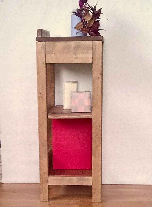 ハンドメイド！優しいお色の総無垢材フラワースタンド、電話台、サイドテーブルです。