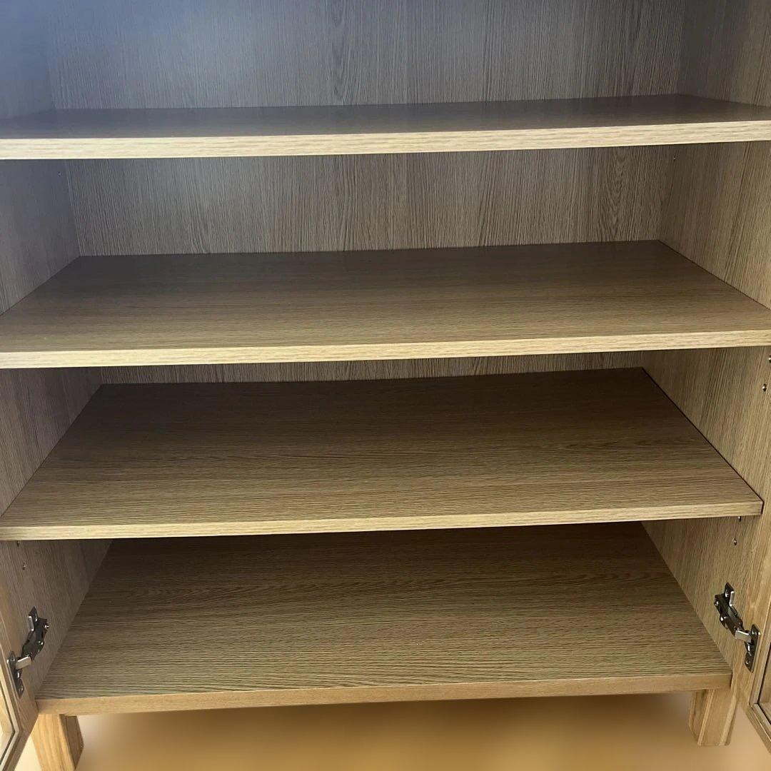 木製ガラス扉付きキャビネット