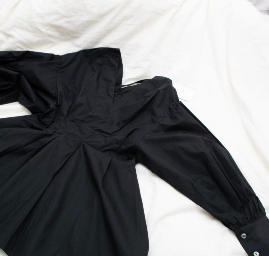 トップス CLANE OFF SHOULDER TUCK BLOUSE