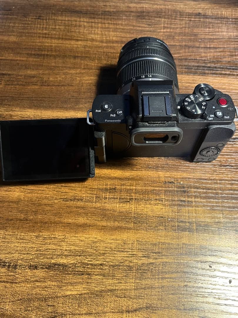 ミラーレス一眼 lumix g100d ＋ 14-42mm f3.5-5.6