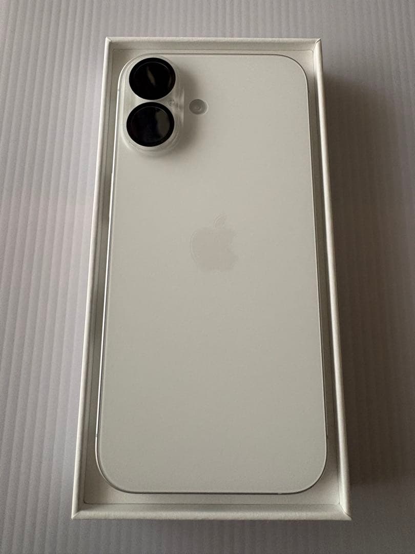 【美品2025年購入】AppleiPhone16 128 ホワイト　SIMフリー