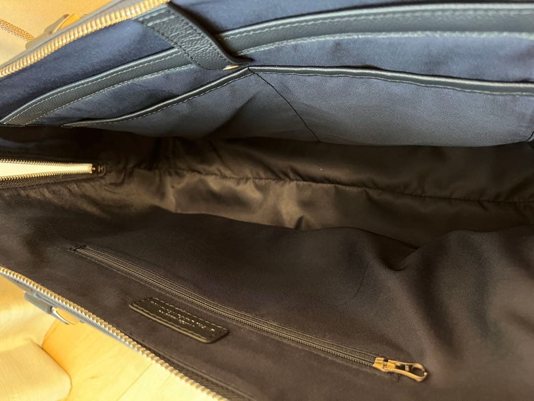 ダークブルーレザービジネスバッグ