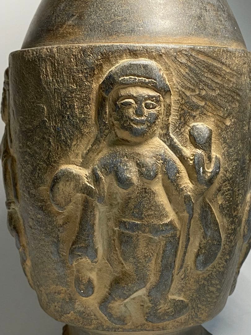 ニァーイースタン（アフガニスタン付近）発掘品　石造人物手彫飾瓶