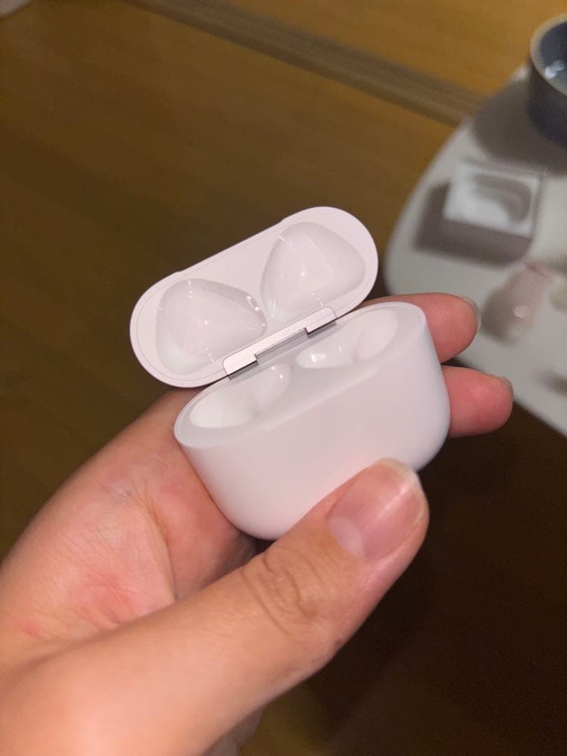 Apple AirPods (第4世代) 充電ケース付き