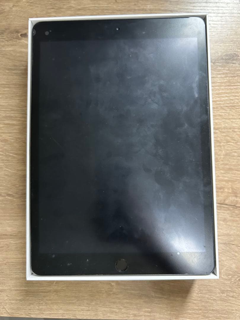 Apple iPad 第8世代　スペースグレー 本体
