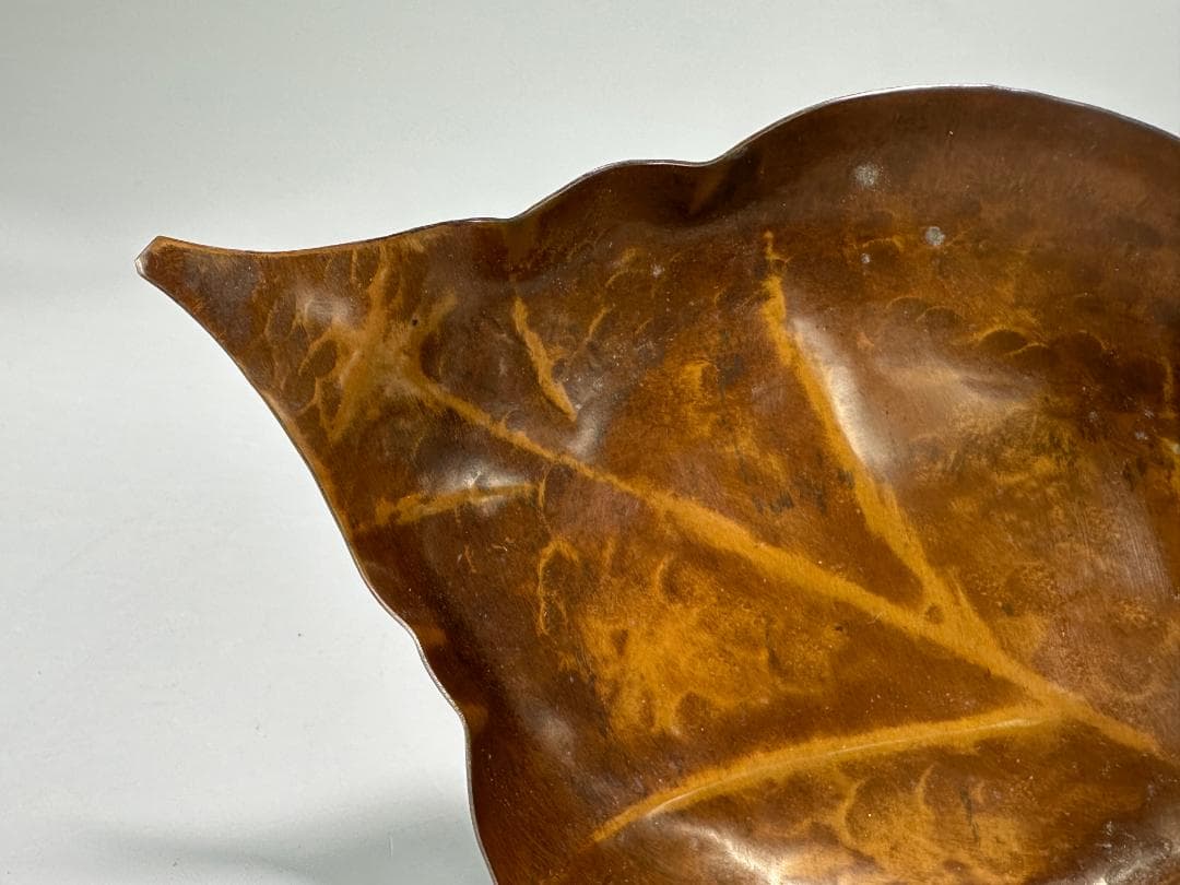 銅製　葉っぱ形灰皿　在銘　供箱