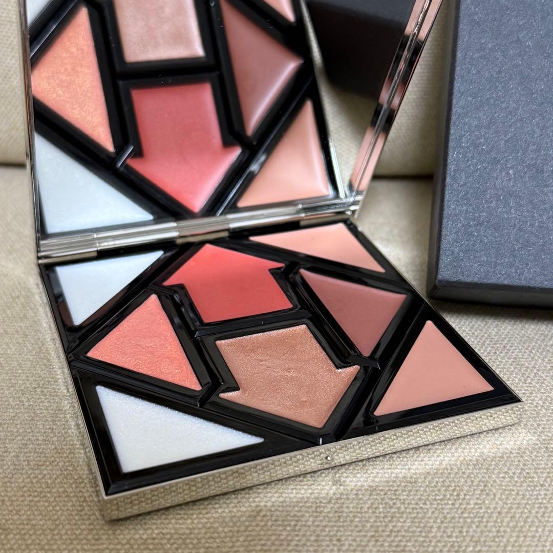 hazama 惹きずり込まれる運命の香水・アイシャドウ スカーフ 3点セット