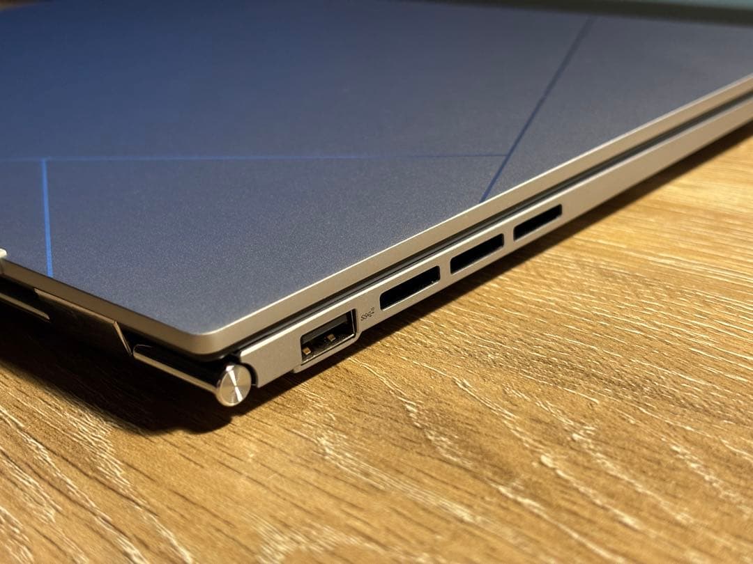 ASUS Zenbook 14 < i7 13世代 16GB SSD 1TB >