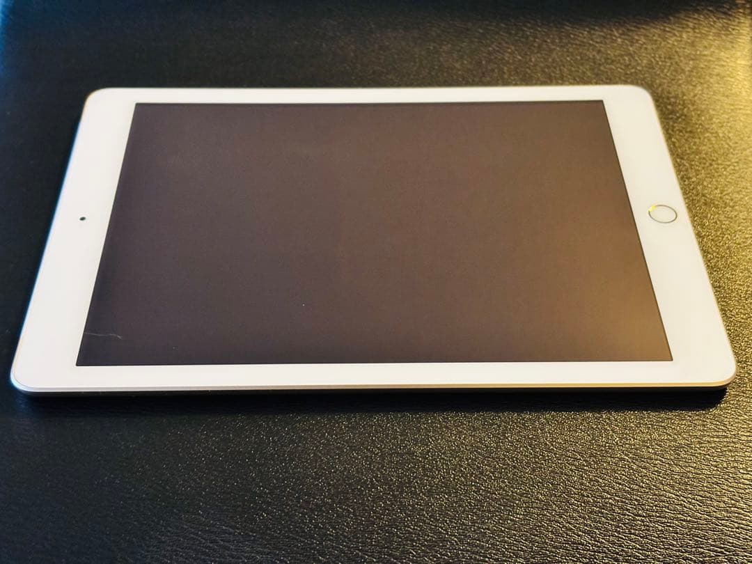 Apple iPad (第5世代) 128GB セルラーモデル　ゴールド