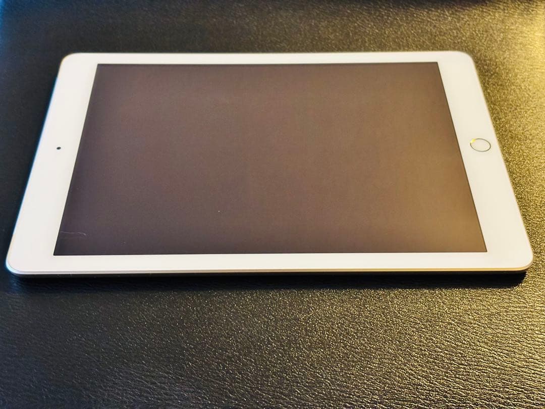 Apple iPad (第5世代) 128GB セルラーモデル　ゴールド