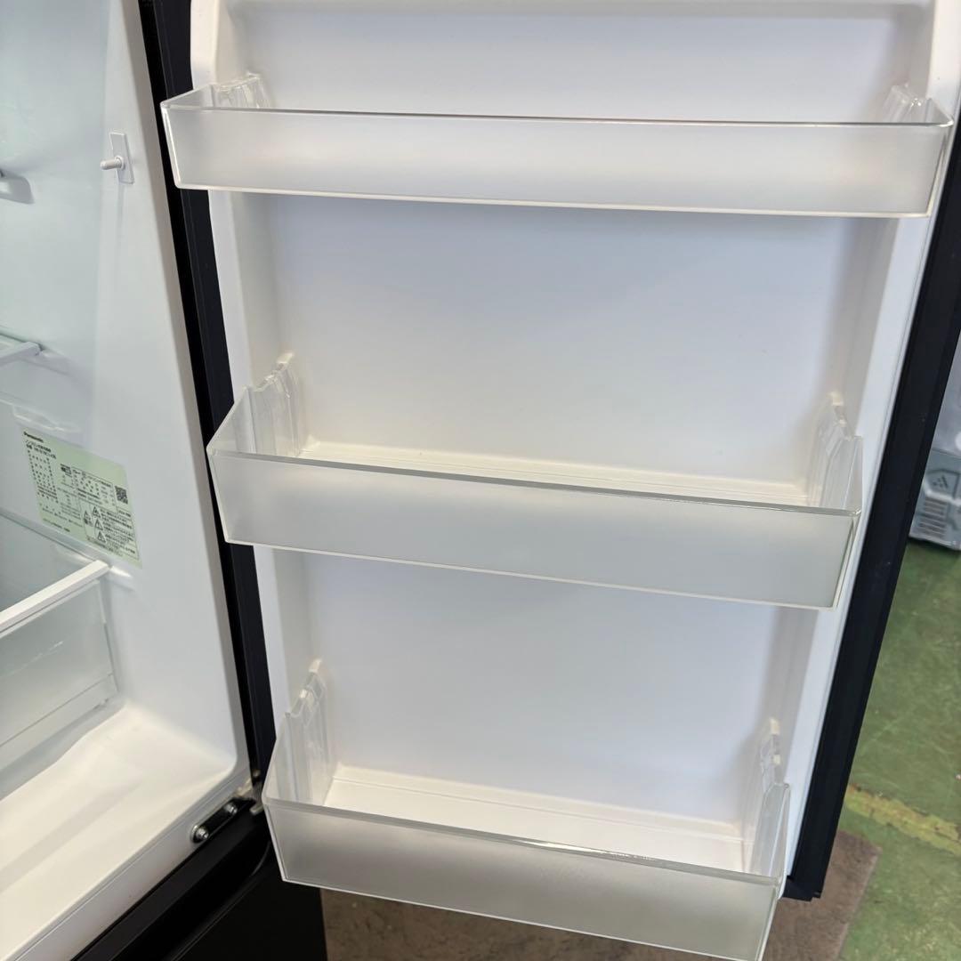 68　冷蔵庫　パナソニック　一人暮らし　黒　24年　安い　綺麗　設置無料　右開