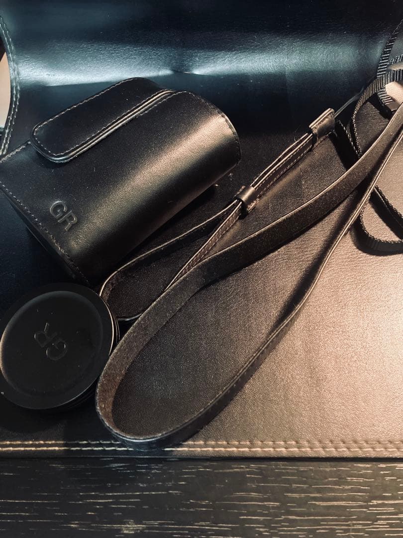 保証期間中　RICOH GR III ←付属品多数　ショット数4404 リコー