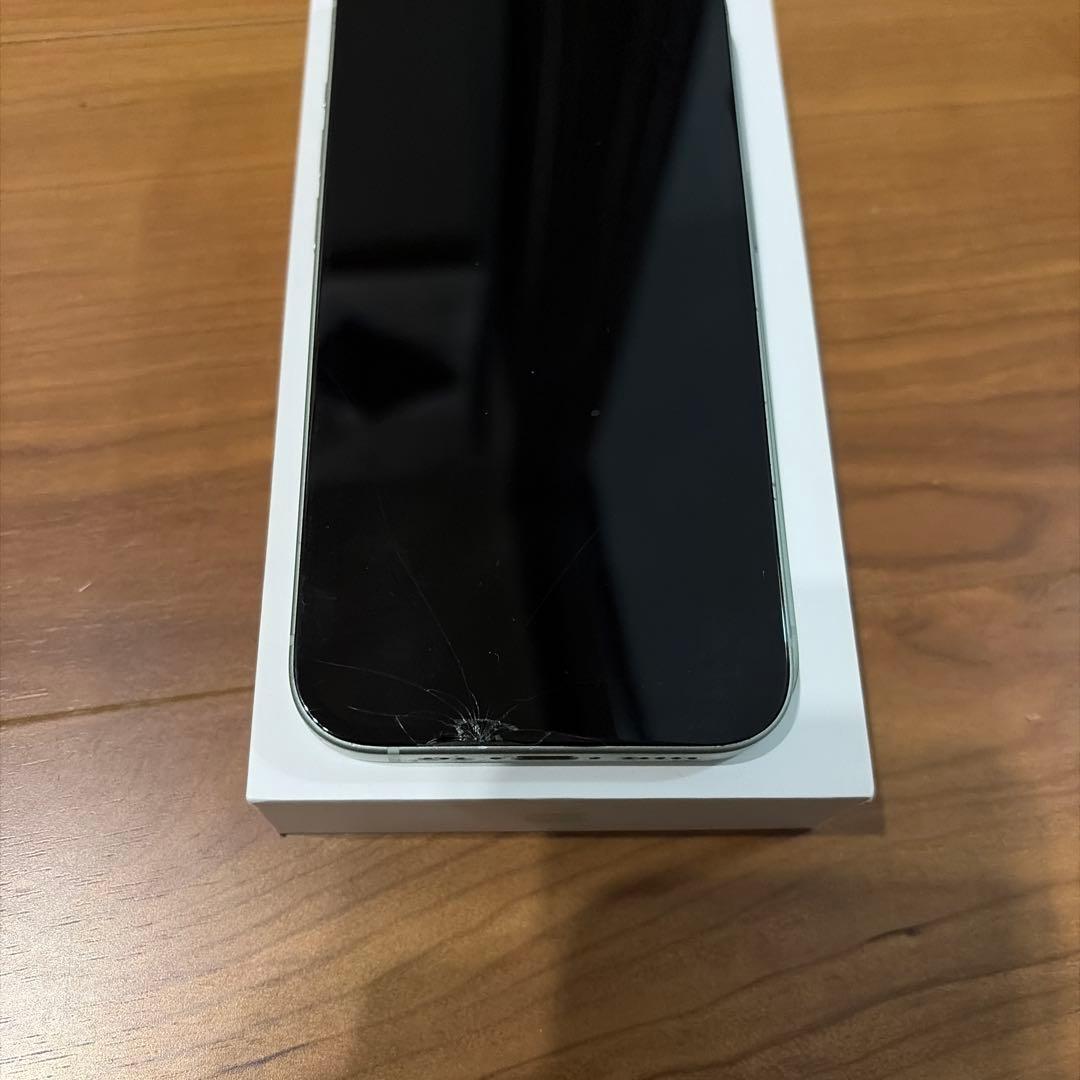 iPhone 15グリーン 本体