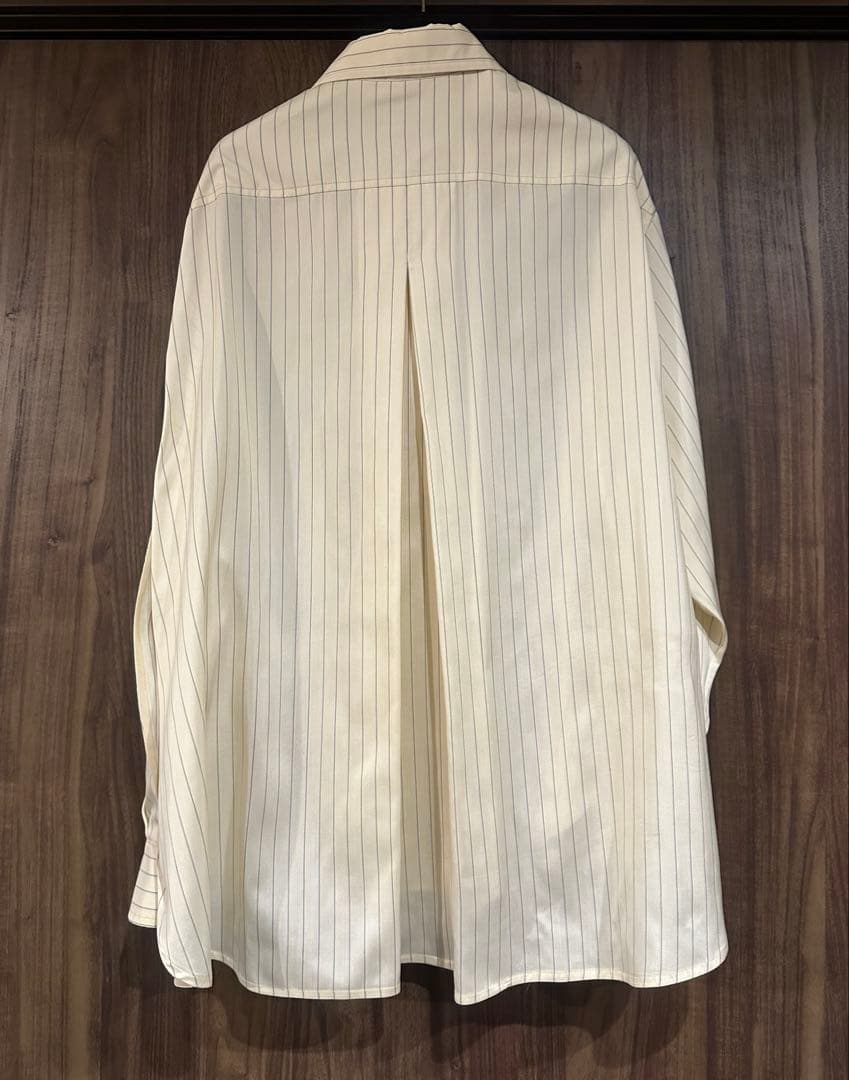 広瀬すず着用 Louis Vuitton ピンストライプシャツ