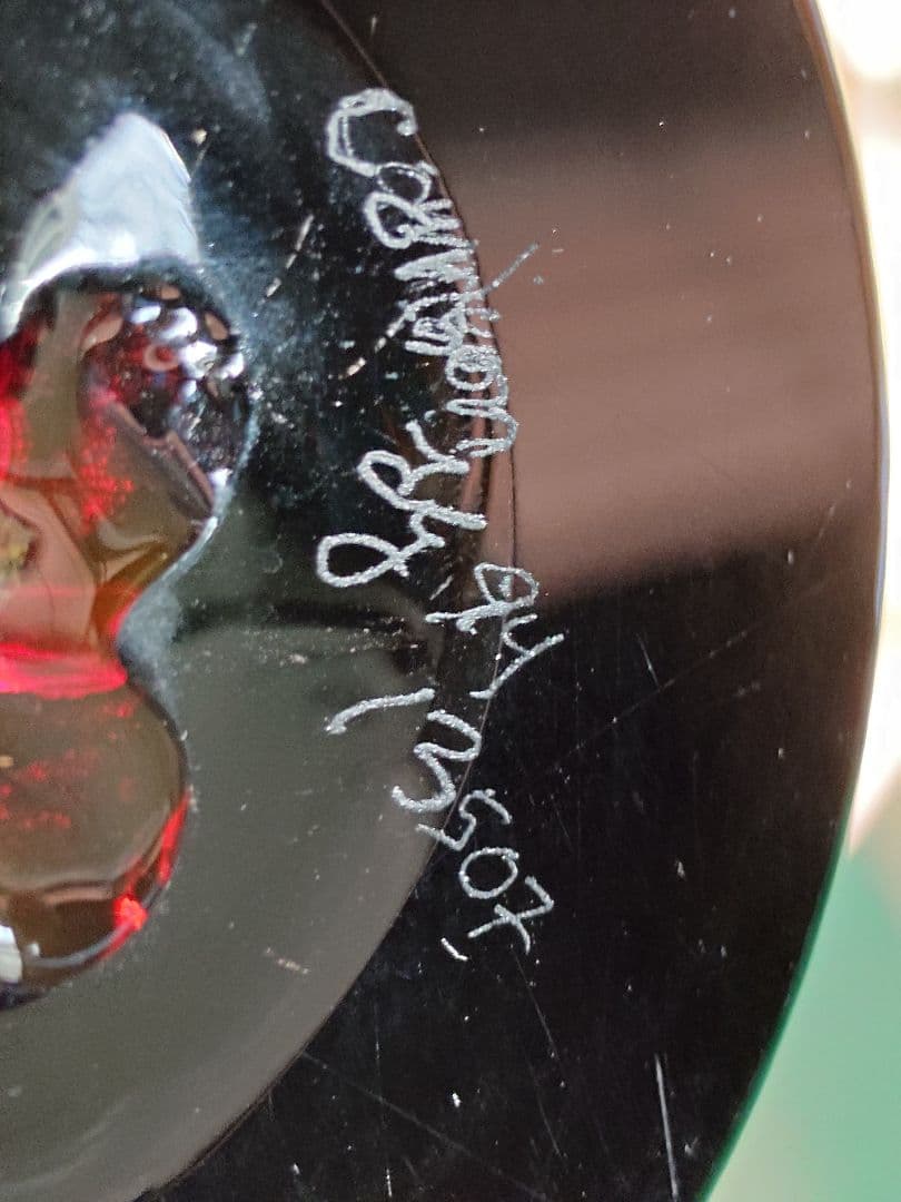 イタリア製　赤色ガラス皿 黒色台座付き