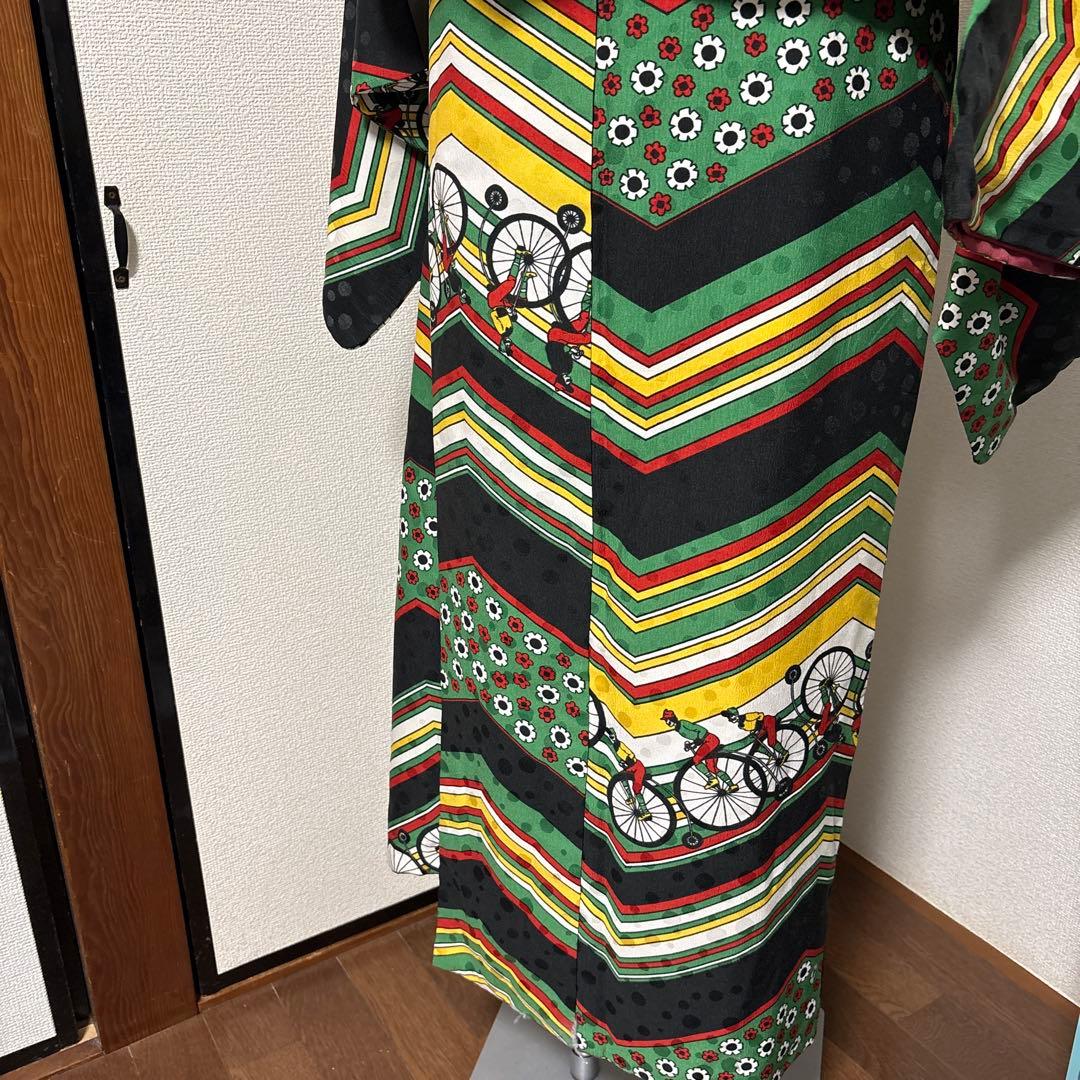 モダンアンテナ　サイクリング柄着物