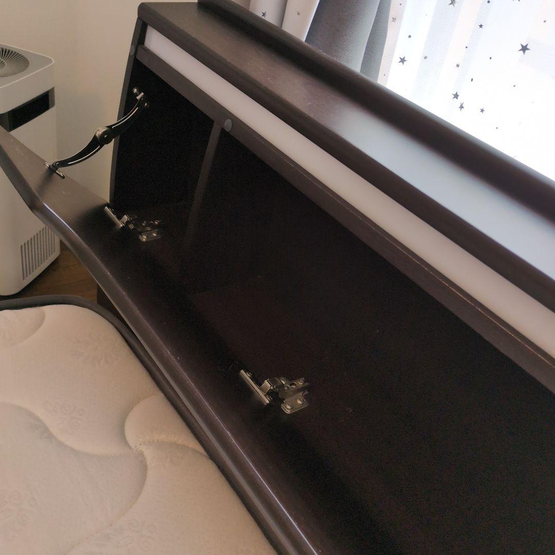 ニトリクイーンベッドマットレス付き油圧跳ね上げ式木製