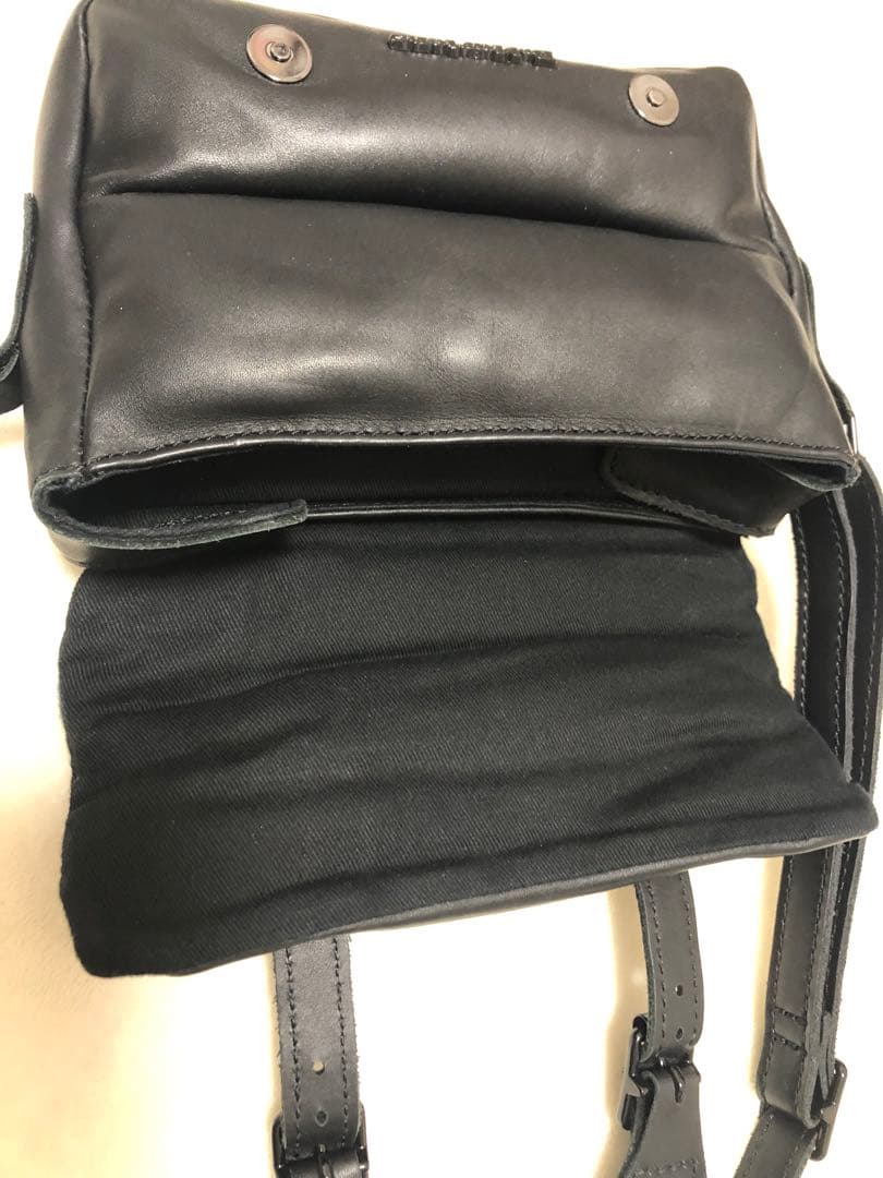 ドクターマーチン　7インチ サッチェル パデッド　ショルダーバッグ