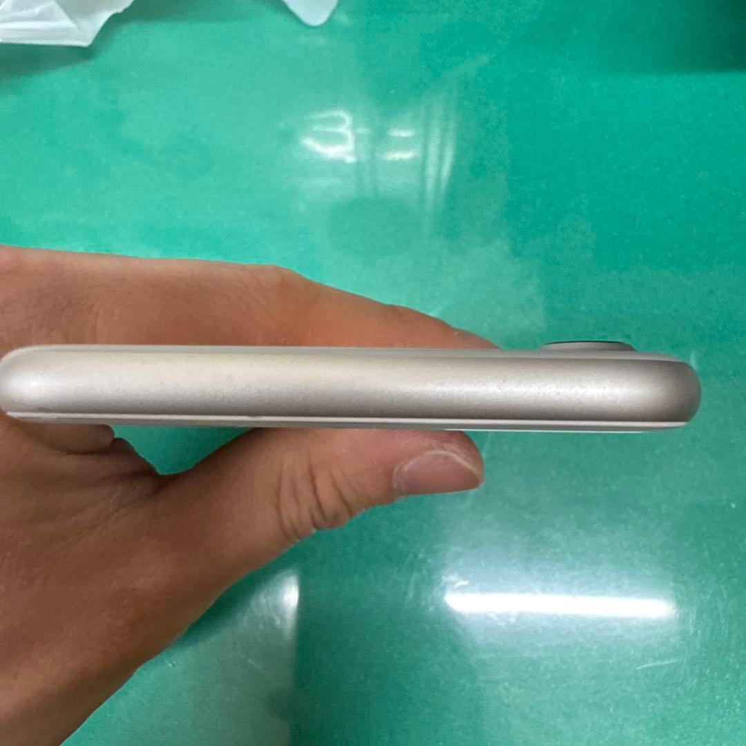 iPhone 7（シルバー／32GB）