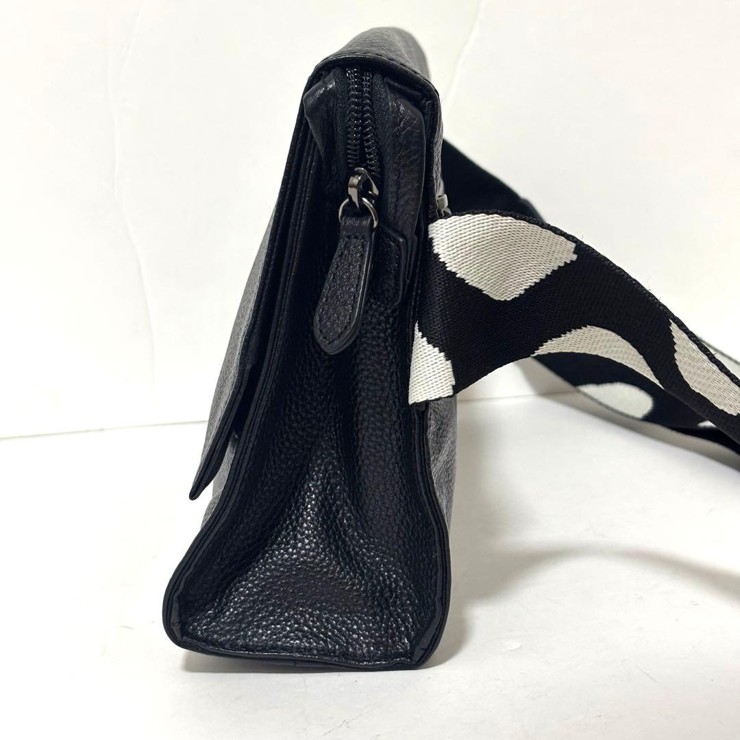 極美品 イアパピヨネ　ワイドテープショルダーバッグ　ボディバッグ　ダルメシアン柄